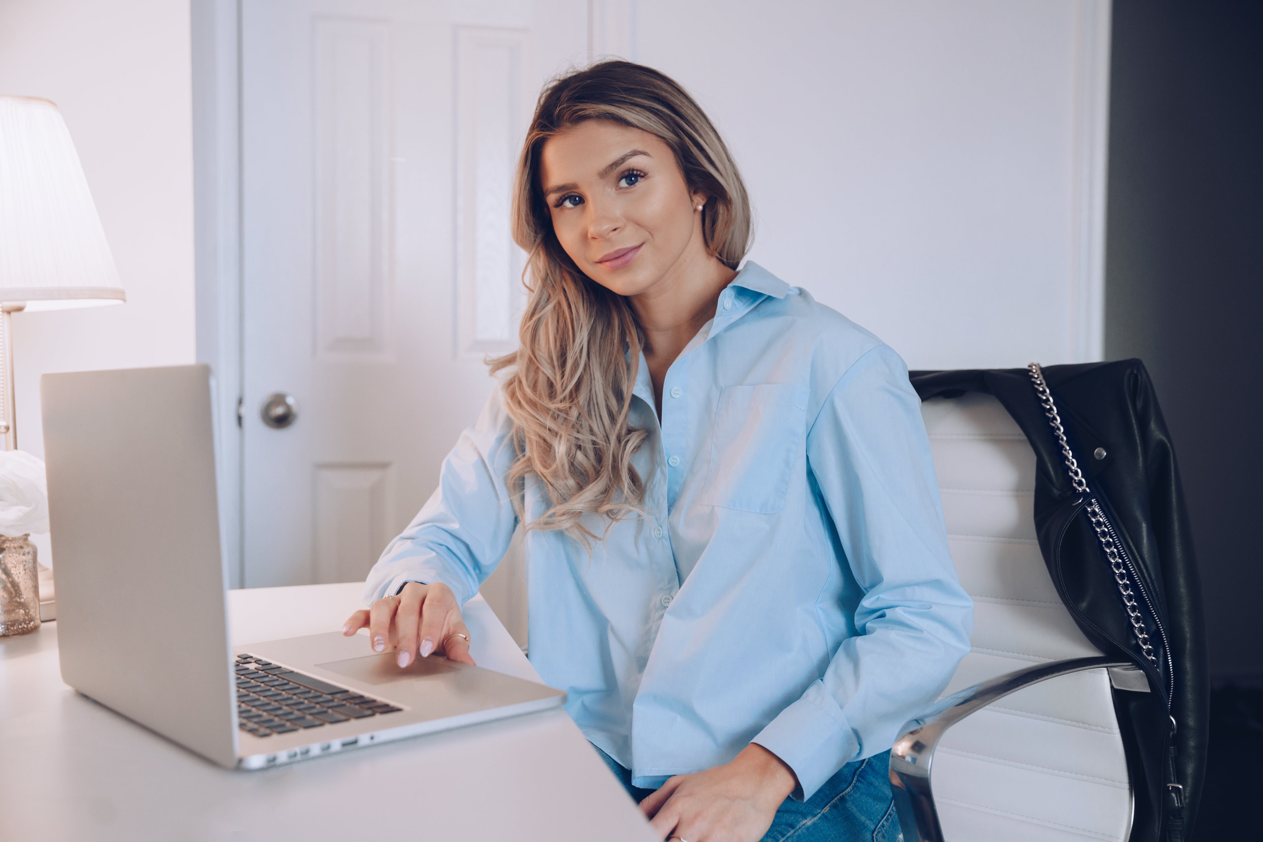 business-woman-with-laptop.jpg